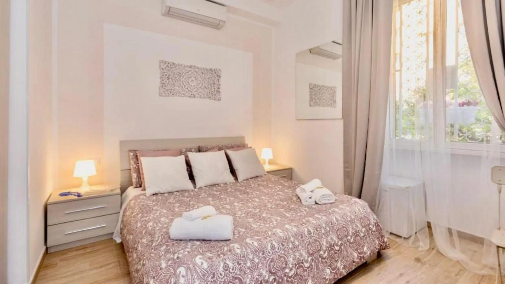 Lovely Nights Rome - Luxury Rooms 0*,  Ιταλία